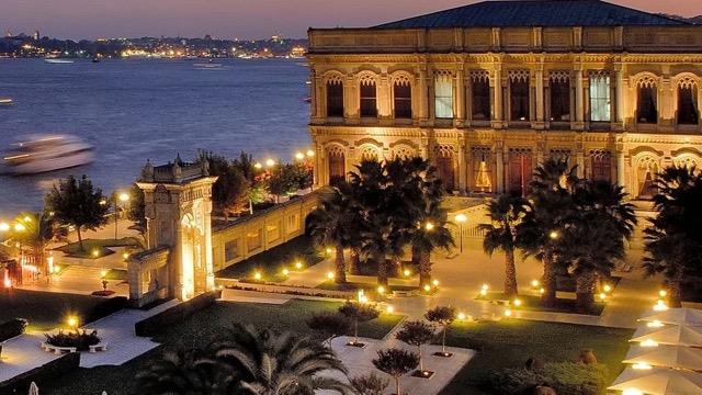 Abdlmecid?in 1861?deki lmnden sonra tahta geen kardei Sultan Abdlziz?in zamannda proje tekrar ele alnd, yeni hkmdar inaatla Nikoos?un oullar Sarkis ve Agop Balyan? grevlendirdi ve Avrupa?dan bor olarak alnan paralarn bir ksm buraya harcand. Hkmdar etrafndaki szn saknmayan birka devlet adamnn ?Yapmayn, etmeyin hnkrm. Para bekleyen bu kadar cil i varken, altnlar saraya yatrmayn? demelerine kulak asmayacak, ?oluk-ocuk sokakta m kalalm?? cevabn verip inaat devam ettirecekti...1863?te balayan ve be milyon altn harcanan inaat 1871?de tamamland. raan?a ilk geliinde rhtmdan geri gnen Abdlziz sonraki senelerde Dolmabahe?den sklp buraya yerleti ama yeni sarayn fazla rutubetli bulunca Dolmabahe?ye dnp orada yaamaya devam etti.