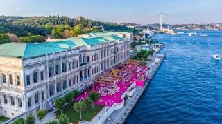 Enkaz ayaa kaldrma faaliyeti hemen o sene balad ama inaat alannda birka ay sonra yangn kt ve almalar durmak zorunda kald! Mevlevler yine ?Kabirler orada kald mddete bu i olmaz? dediler.80?lerin sonuna doru stanbul?daki semazenbalardan rahmetli Kemal zmen, Kltr Bakanl ile Vakflar Genel Mdrl?ne mracaat ederek raan?n altndaki dehlizlerde Mevlevhane zamanndan kalan kabirleri nakletmek iin izin istedi.