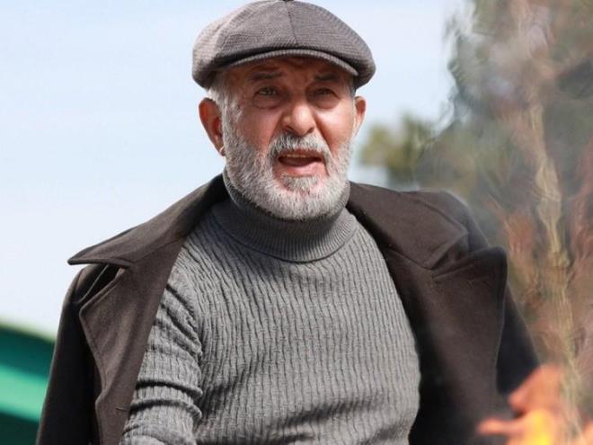 "TRKEY RENMEK ZORDU"    "Damar patlam, olum kucanda hastaneye yetitirmi. 2 sene nce beyin ameliyat geirdim. Doktorun ricas bundan sonra baka bir hayat yaa dedi. Hayat ok gzelmi... Ameliyat sonras her ey zordu, Trkeyi renmek zordu.