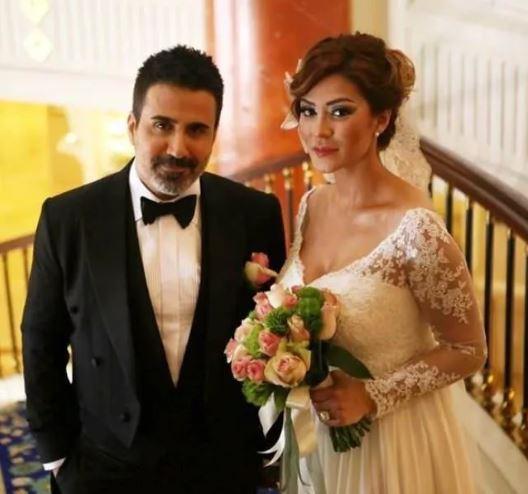 EMRAH- SBEL ERDOAN FT    8 yllk evliliklerini 2022 ylnda noktalayan Emrah ve Sibel ifti, magazin gndemini boanma kararyla artt.