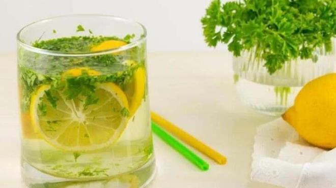 5- MAYDANOZ AYI    Maydanoz ay dem attrc zellii sayesinde vcutta biriken demin kolayca atlmasnda ok etkilidir. Vcutta su birikmesini engelleyen maydanoz ay iin:    Bir cezve iinde 1 bardak suyu kaynatn ve kaynadktan sonra ocaktan aln. Kaynam suya 2 ay ka ince kylm maydanoz ekleyin. Yaklak 4 dakika kadar demlenmeye brakn. ok fazla bekletmeden maydanoz ayn iebilirsiniz.