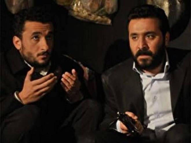 KURTLAR VADS LE HAFIZALARA KAZINMITI  <br>  Kurtlar Vadisi dizisi ile hafzalara kaznan efik Onatolu, uzun bir sredir ekran nnde yer almyor.Aslen Mersinli olan Onatolu, Kurtlar Vadisi dizisinden sonrada birok projede yer almt.