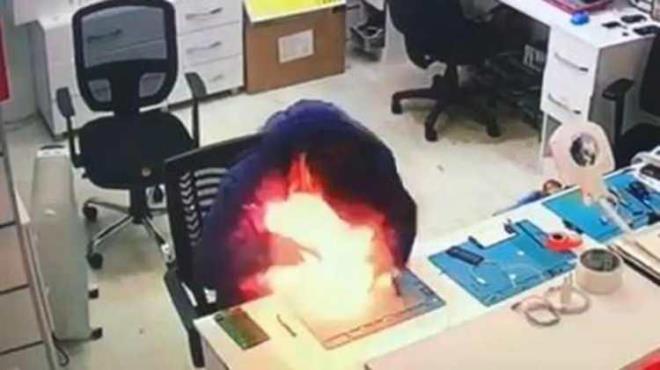 Nitekim, sosyal medyada da rneklerine rastladmz batarya patlama vakalar, insan hayatn ve yaam kalitesini olumsuz ynde etkiliyor.