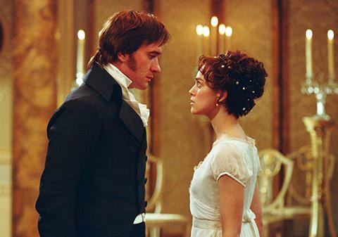 AK VE GURUR    nl yazar Jane Austen'n 1813'te yaymlanan Gurur ve nyarg kitabndan uyarlanan "Ak ve Gurur" 2005 yapm romantik dram filmidir. Keiara Knightley ve Matthew Macfadyen'in barollerinde yer ald yapm bir dnem filmi olarak karmza kyor.