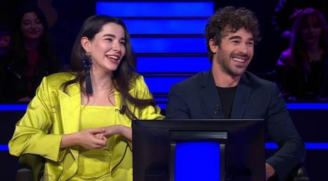 ATV ekranlar�n�n sevilen program� Kim Milyoner Olmak �ster, 1000. b�l�m�nde adeta y�ld�zlar ge�idine �ahit oldu. Bir�ok �nl� oyuncunun keyifli performanslar�n� g�zler �n�ne seren yar��mada Yusuf �im ve Feyza Sevil G�ng�r'�n �ekilme karar� ald��� 200.000 TL'lik soru g�ndem oldu. ��te cevab�yla herkesi �oke eden o sorunun yan�t�...