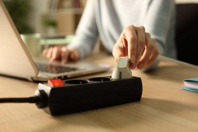 Enerji uzman Natalia'nn aklamasna gre;size en ok paraya mal olan "en kt sulular" Bu elektornikli aletler bir araya getirildiinde, bekleme modundan karmak faturanz neredeyse yarya indirerek olduka fazla tasarruf etmenize yardmc olabilir.