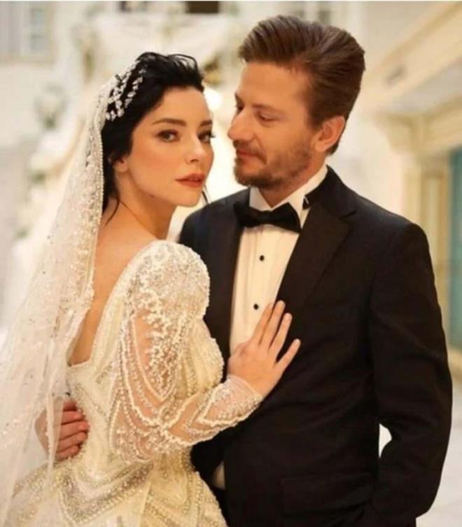 MERVE BOLUUR VE MERT AYDIN'IN 40 GN SREN EVLL
