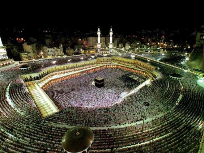 UMRE TURLARI N BREYSEL BAVURU YAPILABLECEK  <br>  Toplantda umre turlarnn da gndeme geldiini ifade eden Bircan, Suudi Arabistan'n, Trkiye'den umreye gideceklere kolaylk salayacan da u ifadelerle dile getirdi:  <br>  "Birincisi bireysel vize. Bu daha ok birka kez umreye giden kardelerimiz iin olabilir. kincisi nceden olduu gibi Diyanet leri Bakanlmz veya bakanlk ile szleme imzalayan irketler vastasyla alnan vizedir."