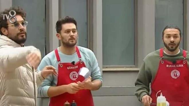 Jri yelerinden Zanna'nn"kn oradan" demesi zerine, yarmaclar yemek yaptklar tezgahdan uzaklatlar.