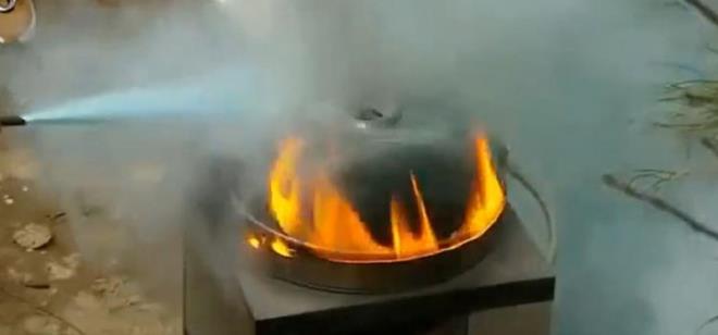 Yarmaclar uzaklarken ekip alanlar hzl bir ekilde yangn sndrd.