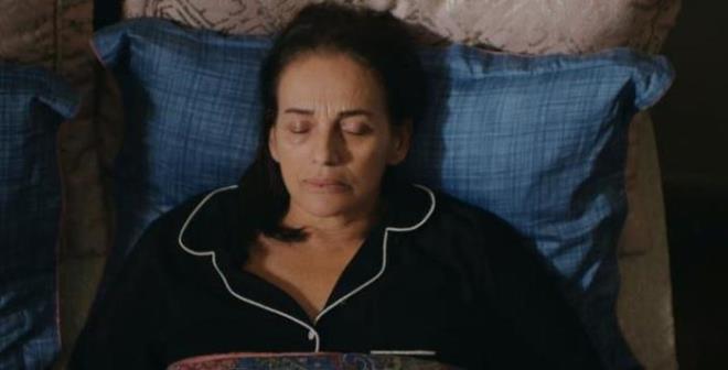 NUR SRER KMDR?<BR>    Nur Srer 21 Haziran 1954 ylnda Bursa'da doan, Trk sinema, dizi ve tiyatro oyuncusudur. 1954 ylnda Ahmet ve Rabia Srer'in kz olarak dnyaya geldi. Eitimini Bursa Anadolu Kz Lisesi'nde tamamlad. Erden Kral'n Bereketli Topraklar zerinde filmi ile sinema hayatna adm atan sanat, Antalya Altn Portakal Film Festivali'nde iki kez "En yi Kadn Oyuncu" dl kazand. Bugne dein krktan fazla filmde ve televizyon dizilerinde oynad. lk uluslararas almas 1984 ylndaki Ayna adl film oldu.