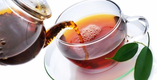 -3. Kanser riskini drebilir- Birka sistematik inceleme ve meta-analiz, siyah ay tketiminin az kanseri ve mesane kanseri insidansn azaltabileceini dndrmektedir. 87 veri setini kullanan aratrmaclar, her iki kanser riskinin de gnde bir fincan siyah ay tketimiyle tutarl bir ekilde dtn buldular. Buna ramen, korelasyonun nedensellie eit olmadn ve dier yaygn kanser trleri zerinde de istatistiksel olarak anlaml bir etkisinin olmadn hatrlamalyz. Bununla birlikte, daha ileri almalar, siyah ay polifenollerinin vcutta kanser nleyici bir rol oynayabileceini gstermektedir. Spesifik olarak, siyah ay polifenolleri, dahili antioksidan enzimleri yukar regle eden anahtar proteinler olan Nrf2 transkripsiyon faktrn aktive eder. Siyah ayn daha fazla tketilmesi kanser riskini azaltabilir.