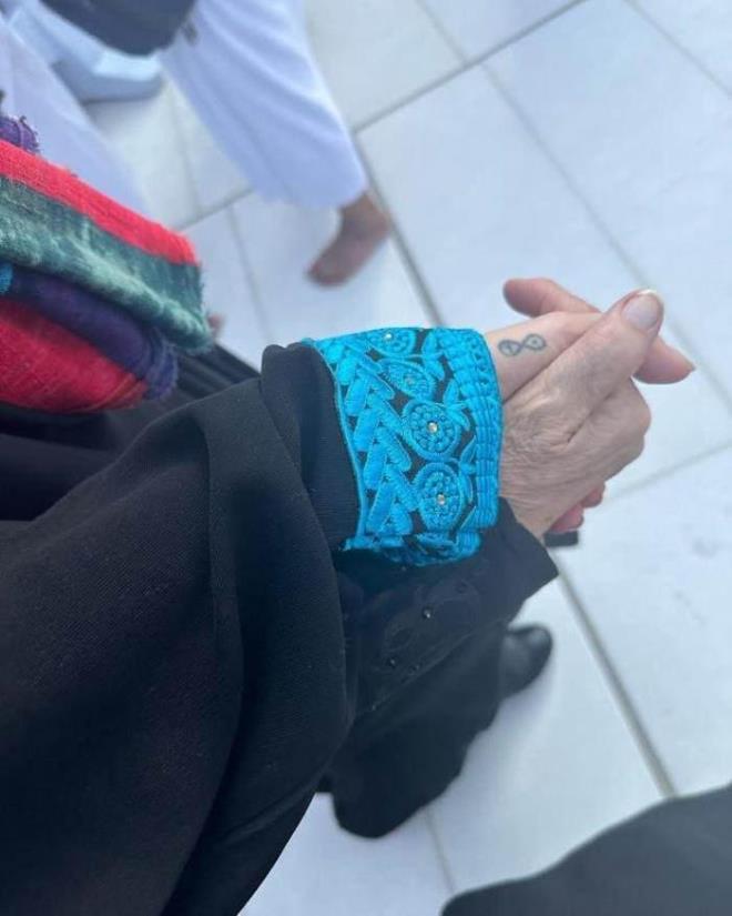 Bana, aileme, mesleime, sevdiim, nemsediim her eye ve herkese glmseyen hayat mucizelerle yayorum. Gelsin 2023" ifadeleriyle mutluluunu dile getirdi.