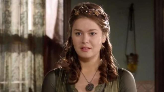 Dizide Meneke roln canlandran oyuncunun kilolu hali ve yzndeki deiiklik dikkatlerden kamad.