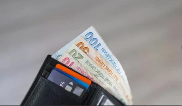 Berber, kuafr ve gzellik salonlarnn bir gnlk tatil uygulamas 1 Ocak itibaryla balayacak. Tatil gn olarak pazar ne karken tatil hakk tm iletmeler iin eit ekilde uygulanacandan haksz rekabetin olumasnn nlenmesi ngrlyor.