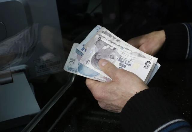 Konaklama tesislerinde geceleme hizmetiyle birlikte satlmak suretiyle konaklama tesisi bnyesinde sunulan dier tm hizmetler de bu verginin kapsamnda yer alacak.