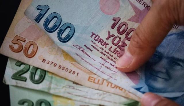 Ylbanda, yzde 2 orannda uygulanacak konaklama vergisi de yrrle girecek. Otel, motel, tatil ky, pansiyon, apart otel, misafirhane, kamping, da evi, yayla evi gibi konaklama tesislerinde verilen geceleme hizmetleri konaklama vergisine tabi olacak.