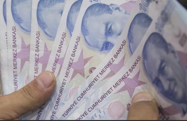 Kuyumculara yetki belgesi art  <br>  1 Ocak 2023 itibarylakuyumcuesnafnn ticari faaliyetlerine devam edebilmesi iin yetki belgesine sahip olmalar gerekiyor, evraklar eksik olsa dahi belge iin 31 Aralk'a kadar bavuru yaplmas nem tayor.