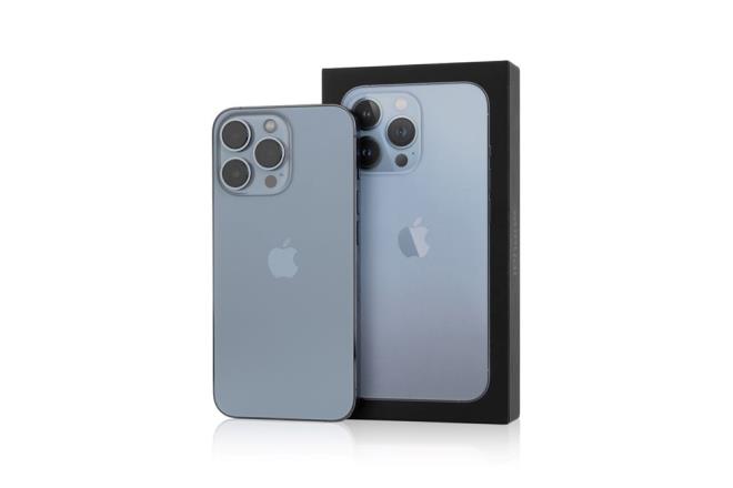 Brezilya'da bir mahkeme, Apple'a akll telefonuna arj cihaz dahil etmedii iin bir iPhone mterisine tazminat olarak bin 75 dolar (yaklak 20 bin lira) demesini hkmetti.