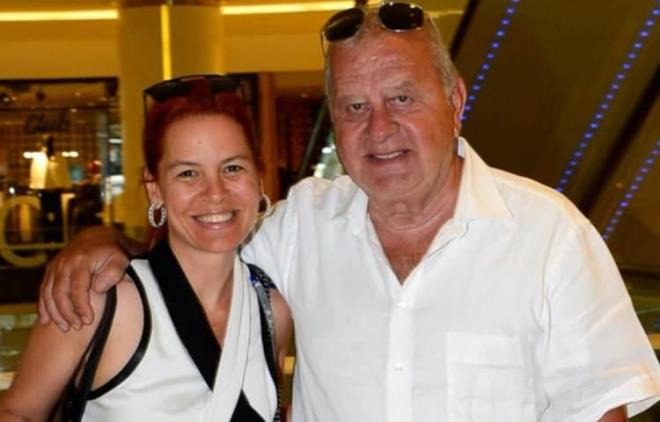 Evde 2 kpeimiz var, a susuz kalmlar. Birka gn sonra ofrm eve gidince rendik durumu. Delirdim; aptal yerine konmamdan ok, o hayvanlarn a susuz kalmasna zldm" diyerek zntsn dile getirdi.