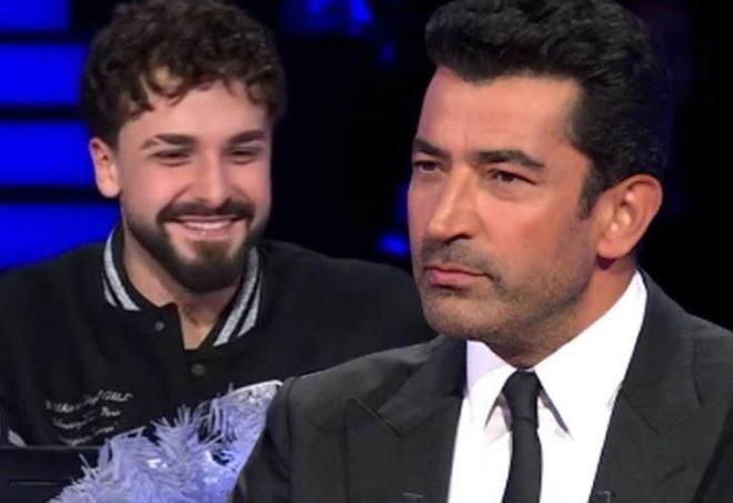 Televizyon ekranlar�nda en �ok izlenen bilgi yar��mas�nda yeni y�l �zel b�l�m�nde Sefo r�zgar� esti. Y�lba�� �zel program�nda bir araya gelen �nl�lerden Sefo joker hakk� i�in yak�n arkada�� �rem Derici'yi aramak istedi. O anlar yar��maya damga vurdu.