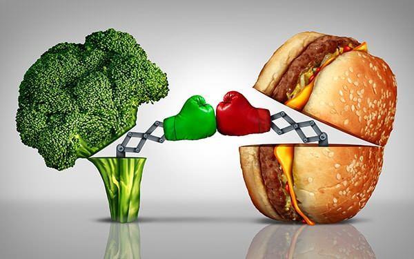 Uzmanlar sa�l�kl� besinler t�ketmemiz gerekti�i konusunda s�k s�k uyar�da bulunuyor. Fakat hemen hemen her g�n t�ketti�imiz baz� besinler v�cudumuz i�in adeta zehir sa��yor. Peki hangi besinlerden uzak durmal� nelere dikkat etmeliyiz? ��te hayat�n�zdan tamamen ��karman�z gereken o besinler...