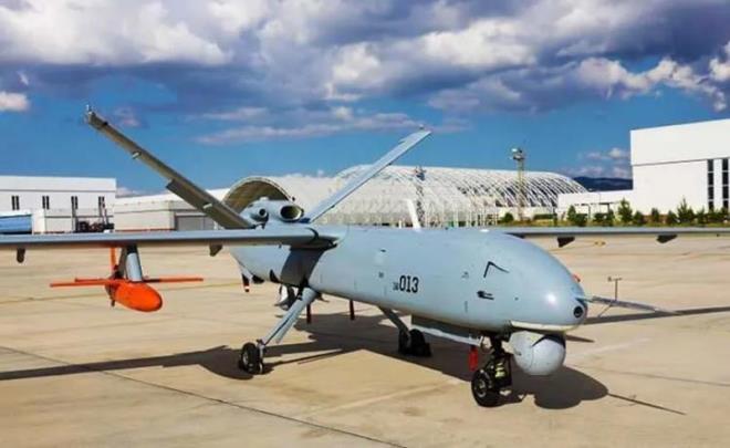 �al��malar kapsam�nda arac�n model �retimi tamamland�, radar so�urucu malzeme uygulama faaliyetleri devam ediyor. Gelecek 3 y�ll�k d�nemde yeni NATO �al��ma grubu kurularak �retilen radar so�urucu malzemeli modelin radar kesit alan� �l��mleri muhtelif �lkelerce yap�lacak.  <br>    Bu �al��malara T�rkiye'yi temsilen ASELSAN'�n katk� sunmas� planlan�yor. S�z konusu �al��malara mevcut �lkeler yan�nda �ngiltere ve Polonya'n�n kat�l�m� g�ndemde bulunuyor.