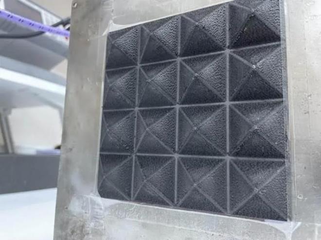 ASELSAN'�n da bu �al��ma gurubuna destek verdi�ini ifade eden G�rg�n, "Bu �al��ma grubunda de yetkinli�imiz ve yetene�imiz biliniyor.  <br>    Bu alanda derinlemesine bilgiyle, malzeme biliminden ba�layan ve bunu analiz etme yetene�i ile kazan�lm�� bir tecr�beyle �al��ma grubunda yer al�yoruz." dedi.