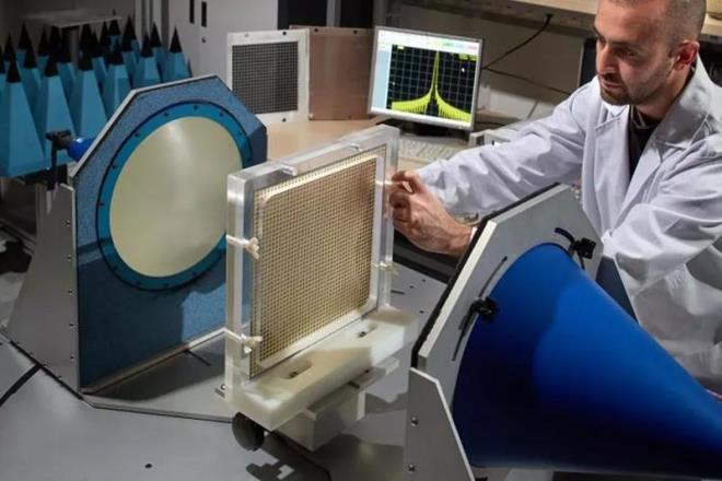 "Radar so�urman�n" �nem verdikleri konular aras�nda bulundu�unu vurgulayan G�rg�n, var olan platformlar�n sa��lma y�zeylerinin, alanlar�n�n iyi tespit edilmesi, bu sayede de d��man radarlar�n�n platformu nas�l, ne kadar mesafeden, ne �ekilde fark edebilece�inin iyi anla��lmas� gerekti�ini belirtti.