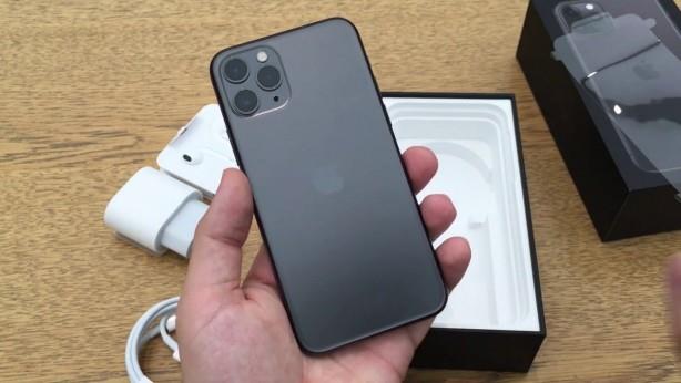 Apple?�n tersine �arj etme teknolojisini iPhone 15 modellerinde g�rebiliriz. Ayn� zamanda �irket, Apple Watch, AirPods veya iPad i�in de bir destek sunulabilir. Bunu Eyl�l ay�nda ger�ekle�mesi beklenen tan�t�m etkinli�inde g�rece�iz.