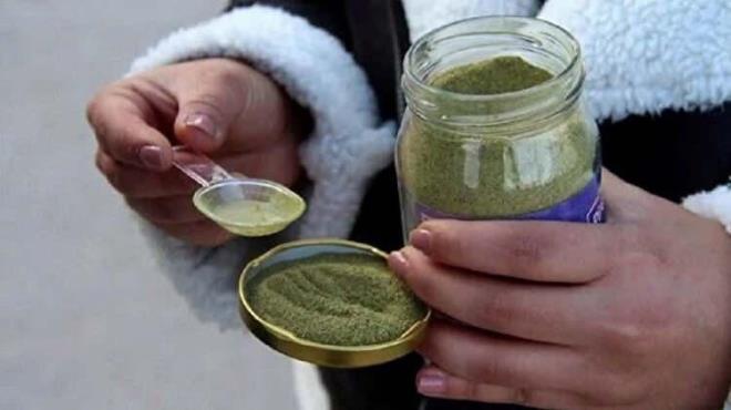 AZ DAHA CANINDAN OLUYORDU!  Sosyal medyada �zendirilen zay�flama hap ve tozlar� ge�ti�imiz g�nlerde bir gen� k�z� can�ndan ediyordu. Sivas'ta ya�anan bu olayda �niversite ��rencisinin aktardan ald��� zay�flama tozunu kullanmas� sonucu hastanelik oldu.