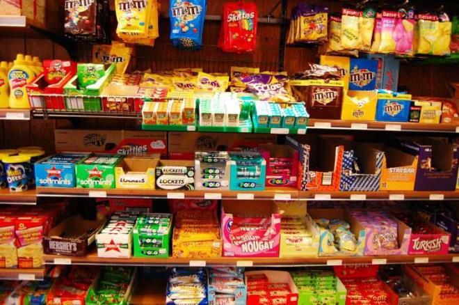 �nal, evde su t�ketimine dikkat ederek, paketli g�dalar� t�ketmemeye ba�layarak, dengeli beslenip porsiyon kontrol� yaparak kilo vermenin m�mk�n oldu�u s�yledi.