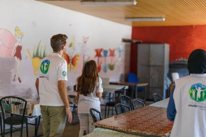 Yenileme almasnda at tamiri ve yaltm yapld, zemin denirken, tm i ve d duvarlarn boyand; kap ve yemek masalar, sandalyeler, stc, kiler dolab ve servis masalarnn da temin edildii paylald.