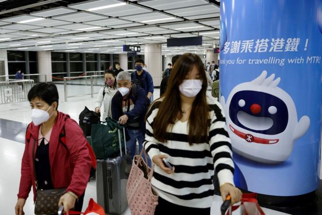 Karantina zorunluluunun bitiinin ardndan bugn sabah saatlerinde ilk uluslararas uular in ana karasndaki havalimanlarna ulat.