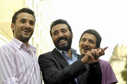 Trkiye'den tanarak Almanya'ya yerleen efik Onatolu, ailesi ile birlikte yaamakta.