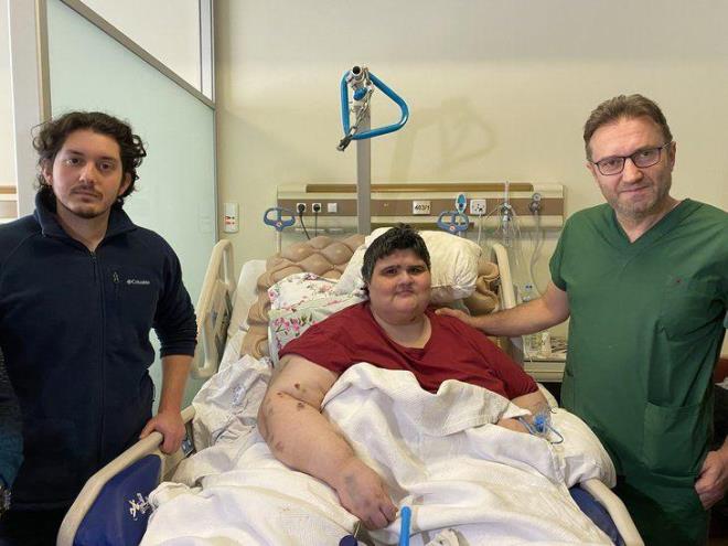 Hazrlklarn ardndan Genel Cerrahi Eitim ve dari Sorumlusu Prof. Dr. Mehmet Karabulut ve ekibi 14 Aralk'ta tp mide operasyonu gerekletirdi. Baarl geen operasyonun ardndan kilo vermeye balayan Turp'un durumunun iyiye gitmesi hem kendini hem de doktorlarn sevindirdi. Turp, takip edilmek zere taburcu edilirken, Prof. Dr. Mehmet Karabulut da hastasnn durumuna ynelik bilgi verdi.