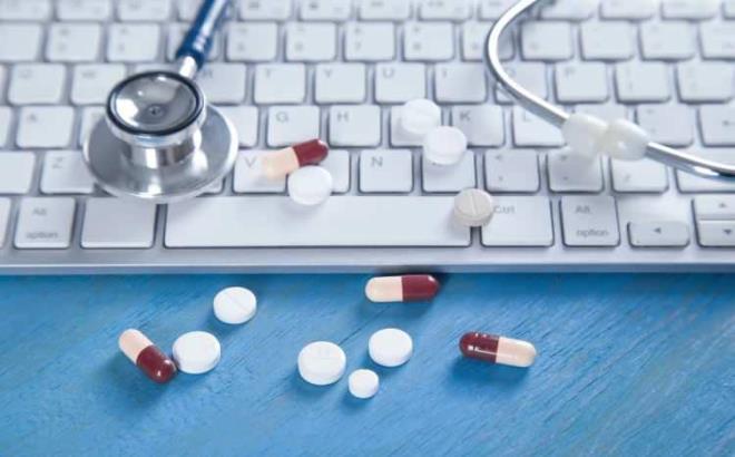 Prof. Dr. Karabulut, vatandalarn zayflamak istemeleri halinde hekimlere bavurmalar gerektiini belirterek, internetten ila alnmamas konusunda vatandalar uyard.