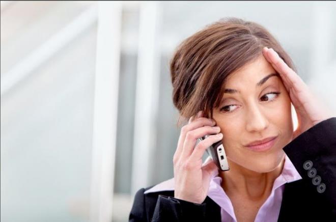 Telefonlar hayatmzn nemli bir paras haline gelirken birok salk skntlarn da beraberinde getiriyor. Yksek ses ve uzun sre telefonda konumann iitme kaybna kadar gidecei uyarlarn yapan uzmanlar, 5 dakikadan fazla telefonda konumann salk asndan zararlarn ele ald.