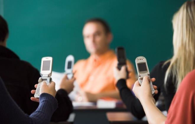 Yanmzdan ayrmadmz ve hayatmz kolaylatran bu icadn, salmz etkileyen olumsuz ynleri de olduka fazladr.