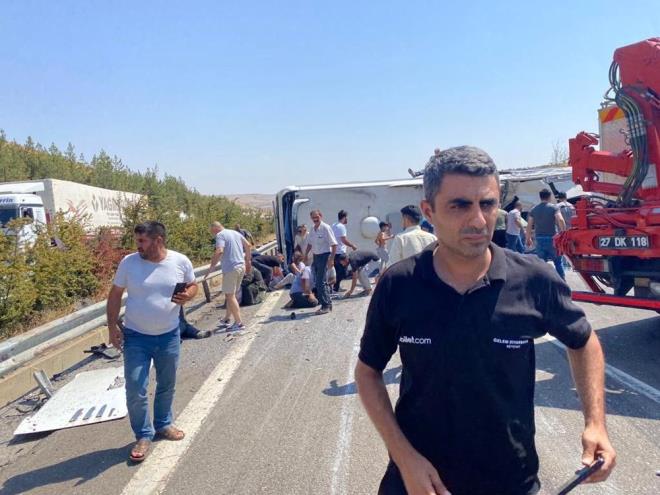 Raporun sonu ksmnda ise srcnn hzl olduu belirtildi. Srcnn ayn zamanda dikkatsiz ve tedbirsizce ilerlerken hakimiyeti kaybederek kazaya neden olduu ifade edildi. te yandan sz konusu kaza ncesinde meydana gelen trafik kazas nedeniyle orada bulunun kiilerin gerekli nlemleri ald ve kusurlarnn bulunmadnn alt izildi.