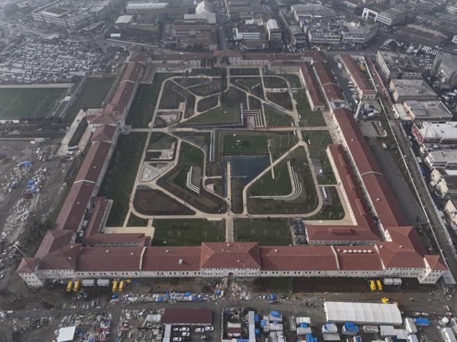 51 bin metrekarelik peyzaj alan ve 4 bin 200 kiilik oturma kapasitesine sahip Rami Ktphanesibugnhizmete ald.    Cumhurbakan Recep Tayyip Erdoan'n katlmyla alan ktphane, Trkiye'nin en byk Avrupa'nn ise sayl ktphanelerinden biri olacak.