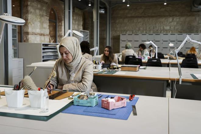 Etkinlik salonlar, bireysel ve grup okuma salonlar, atlye mekanlar ile sylei, seminer ve sergi gibi farkl kullanm olanaklarna sahip byk bir kompleks olarak tasarlanan ktphane haftann her gn ak olacak. htisas ktphaneleri ve okuma salonlar 24 saat hizmet verecek.