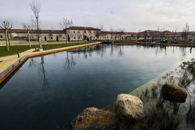 Global Sustainable Tourism Council'a (GSTC) akredite bir program olan Biosphere tarafndan 30 Aralk 2022'de yaplan denetim sonucuRamiKtphanesi Srdrlebilirlik Sertifikas ald. Srdrlebilir Mze Program?na dahil olan dnyada 56 tesis bulunurken,RamiKtphanesi, Trkiye'de bu sertifikaya sahip ilk kurum oldu.