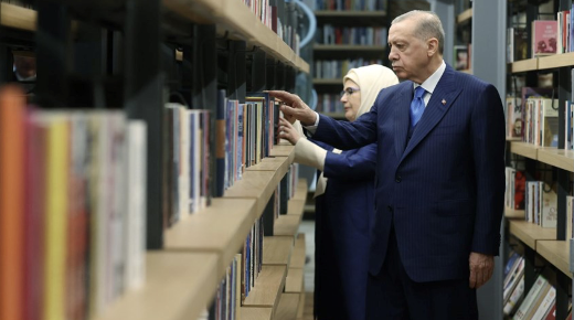 Son yllarda art gsteren birbirinden farkl virs vakalar duymaktayz. Bunlardan en ilginci ise Adenovirs vakas... Ciddi grme kayplarna sebep olabilecek bu virs iin uzmanlar alarma geti. Adenovirs salgnna bal konjontivit vakalarnda ciddi bir art grld zellikle  okullarda ve krelerde hzla yaylmaya baland belirtildi.