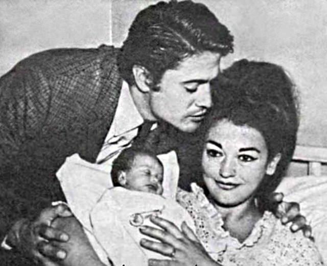 Gler Mocan'la 2 yl sren evliliinin ardndan bir daha ocuunu hi grmeyen Arkn'n 1968 ylnda kzna bir mektup yazd ortaya kmt.