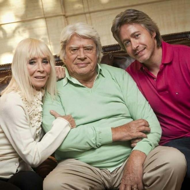 ki olu ve eine brakt mirasn ardndan Arkn'n ilk evliliini yapt Gler Mocan'dan dnyaya gelen kz Filiz Creklibatr vasiyetnameye itiraz etti.