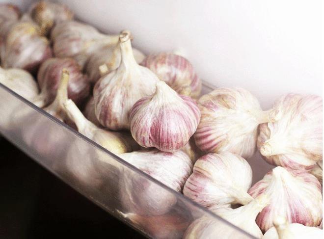 Instagram gnderisinde yemek yaparken sarmsak iin uyulmas gereken 10 dakika kuraln paylat.