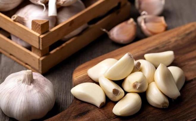 Uzmanlar tarafndan da faydalarnn sklkla sylendii sarmsak, baklk glenmesi, kan ekeri ve kolesterol drmede nc rol oynamaktadr.