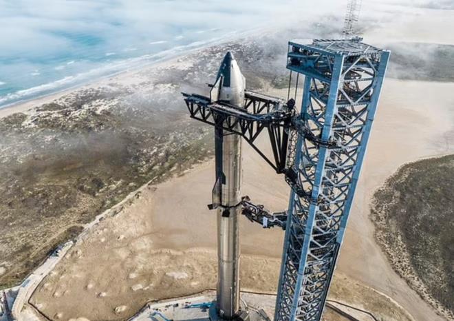 Daha yakn bir zamanda  ise Musk, Twitter hesabnda "Starship, frlatma giriimi yaknda" balyla Starship'in bir fotorafn yaynlad.