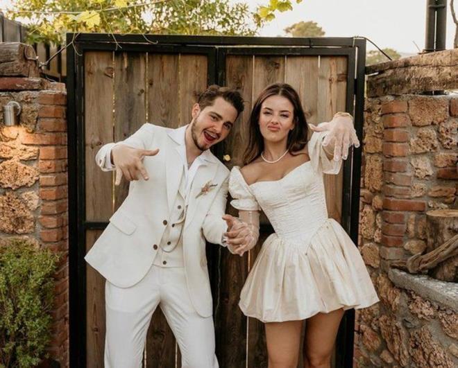 Perihan Sava ile Ylmaz Zafer'in 28 yandaki olu, 2022'nin mays aynda Melis Ketenci ile evlilik yolunda ilk adm atarak nianlanmt.